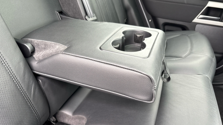 Land Rover Defender 3.0 D200 SE 110 5dr Auto Diesel Estate